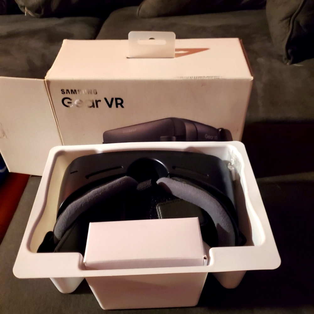 Samsung VR brand new - Picture 2 of 2